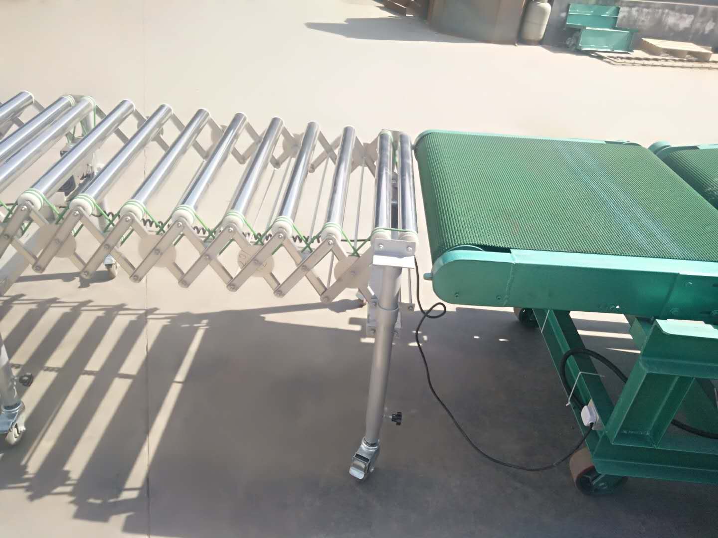  伸縮移動(dòng)輥筒輸送機(jī)(圖2)